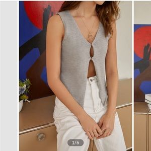 Front clip grey sweater vest crop top.